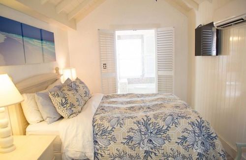 Dunmore Town House | Historic Strawberry House - At The Waterfront in Dunmore Town, Harbour Island