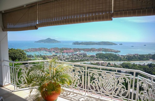 Zig Zag Ward Apartment | Homerez - Apt. Les Mamelles