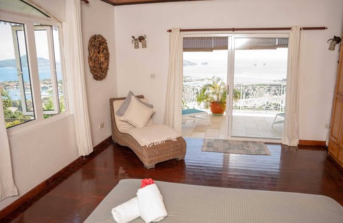 Zig Zag Ward Apartment | Homerez - Apt. Les Mamelles