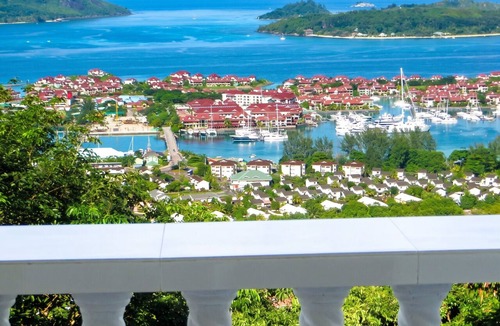 Zig Zag Ward Villa | Homerez - Villa in Victoria