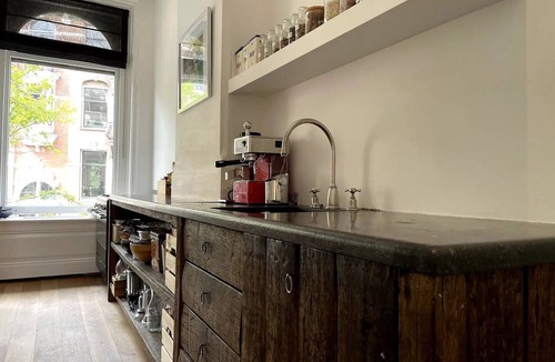 Vondelbuurt Apartment | In the tree lined streets of Amsterdam-A stones throw from Vondelpark