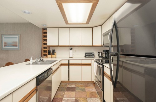 Grand Lake Condo | Lakefront Condo - Wraparound Deck w/Panoramic Views - Walk to Downtown Grand Lake
