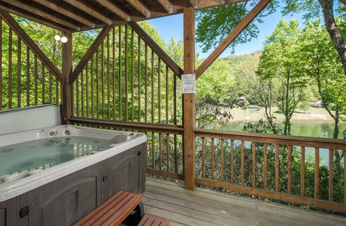 Seven Devils Cabin | Lakeside Mountain Cabin on Seven Devils