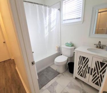 Durham House | LakewoodLyon Park Renovated Cottage Near Duke 28A