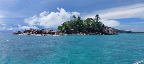 Baie Ste Anne Boat Rental | Loyalty Charter