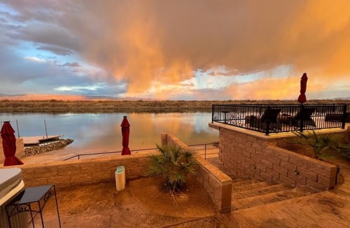 Bullhead City House | Luxurious Riverfront Home W/Private Beach & Waterfront Bar/HEATED POOL