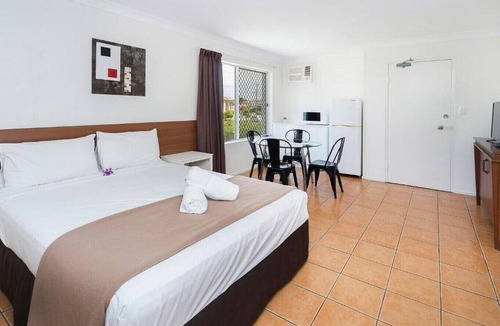 Miami Hotel | Luxury Beach side stay in Miami - 5 mins to Burleigh Heads