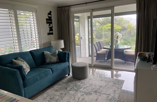 Mairangi Bay Apartment | Luxury Clifftop Guest Suite By The Sea