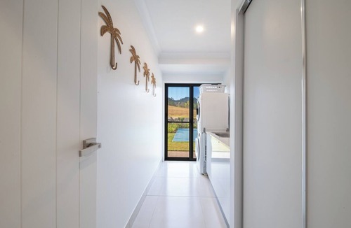 Whitsundays House | Luxury Whitsunday Farmstay with Outdoor Bath
