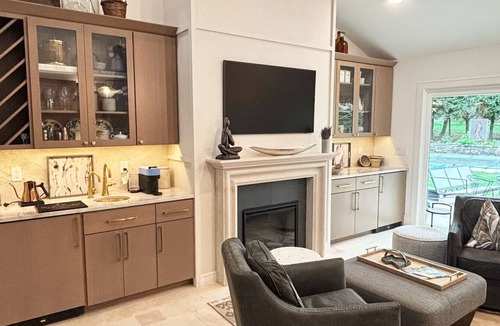 State College House | MAISON de BLUE et BLANC, Exquisite home close to town, campus, & Beaver Stadium