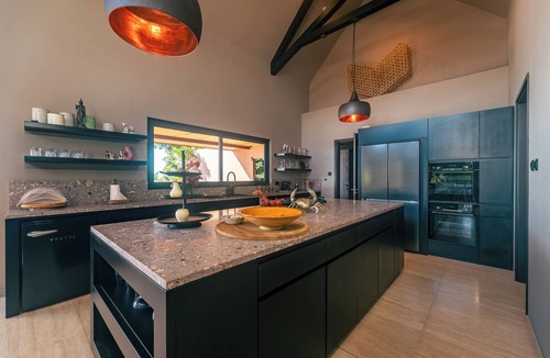 Glacis Villa | Maison Gaia Seychelles: staffed 5BR villa, infinity pool, ocean & sunset view