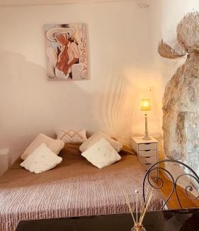 Village of Castellet Apartment | Medieval Studio St Eloi