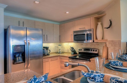 Dover Apartment | Modern Beachfront Condo with Pool - Sapphire 104