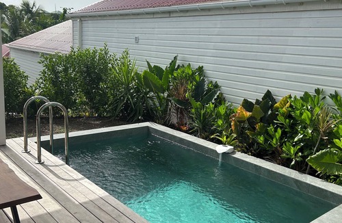 Quartier Lorient House | NEW, INTIMATE BUNGALOW WITH POOL