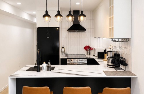Kitsilano Apartment | New, Sunny Two Bedroom Garden Suite in Prime Kitslano