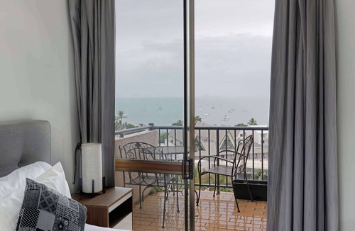 Airlie Beach Apartment | Ocean View 16 1 Bedroom Pool & Spa Wi-Fi