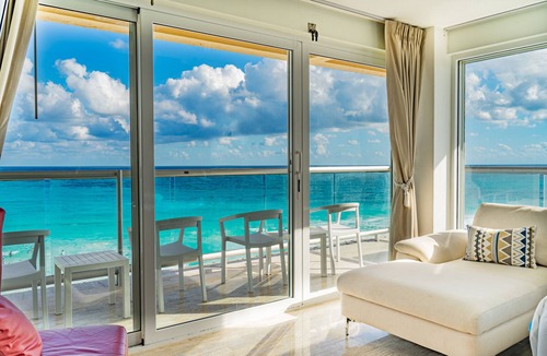 Punta Cancun Apartment | Panoramic Beachfront Suite w/Breathtaking Ocean View & Top Location