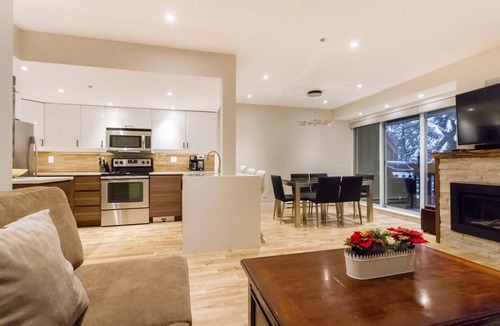 Village North House | Private Hot Tub & AC | Pool | Free Parking | Steps to Village, Lifts & Bike Park