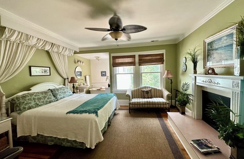 Black Mountain Bed & Breakfast | Red Rocker Inn