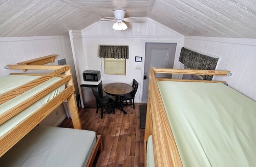 Centre Hall Cabin | Rustic Cabin 28 w/4 Beds