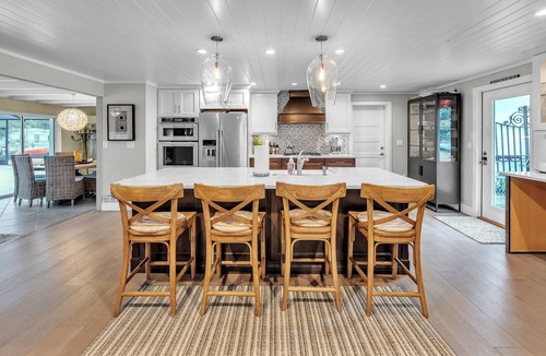 Siesta Key House | SIESTA KEY-Single family home completely updated with in ground pool and cage.