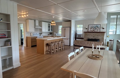 Hunts Point Cottage | Spacious Hunts Point cottage. Fenced garden/pet-friendly. Seconds walk to beach!