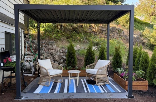 Departure Bay House | Spacious self contained one bedroom suite near departure bay beach
