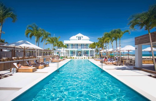 Palm Cay Villa | Stunning 5 BR Home-60 steps to beach! Tennis-Pickleball- Resort Club