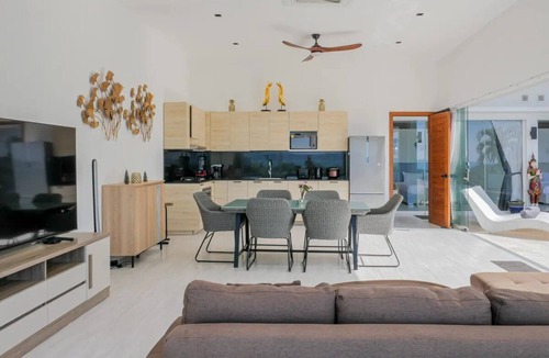 Bophut Hills Villa | Stylish 3BR villa with sea views, private pool, near Fisherman’s Village.