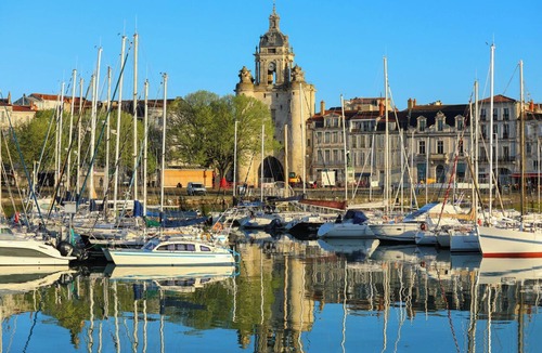 Mahe Island Boat Rental | Sun-Kissed Sailing Adventure in Antiguo Puerto de La Rochelle