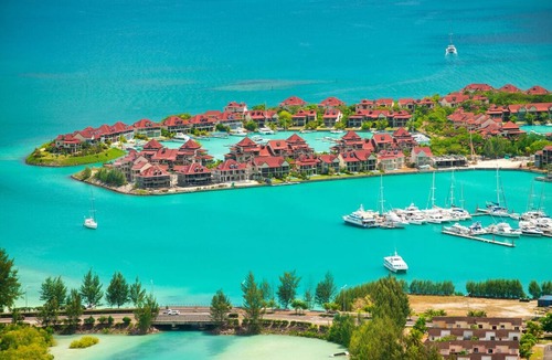 Zig Zag Ward Boat Rental | Sun-Kissed Sailing Adventure in Isla de Mahe, Seychelles