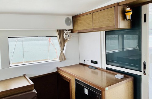 Eden Island Boat Rental | Sun-Kissed Sailing Adventure in Isla de Mahe, Seychelles