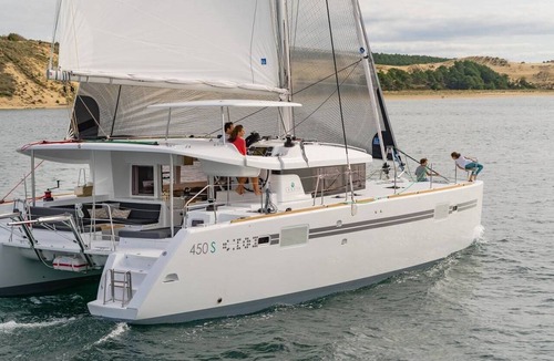 Eden Island Boat Rental | Sun-Kissed Sailing Adventure in Isla de Mahe, Seychelles