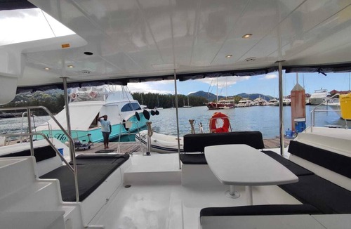Eden Island Boat Rental | Sun-Kissed Sailing Adventure in Isla de Mahe, Seychelles