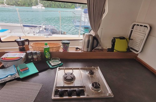 Eden Island Boat Rental | Sun-Kissed Sailing Adventure in Isla de Mahe, Seychelles