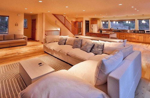 Upper Kingsbury House | The Elevator House – Sleeps 10!