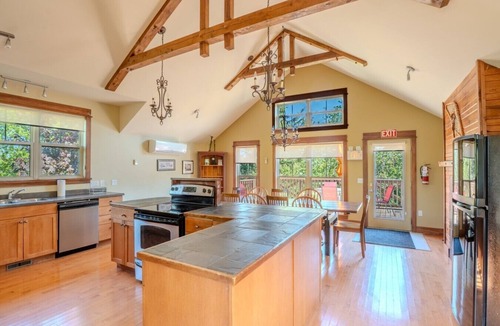 The Blue Mountains Ski Chalet | The Omega at Blue View Chalets