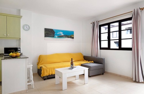 Playa Honda House | Vacation Home "Candido" close to the Sea with Private Terrace