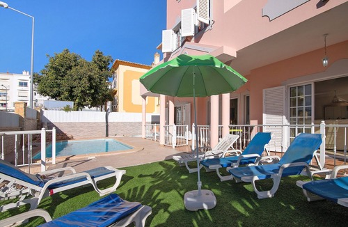 Montechoro Villa | Villa 'Andorinhas' with Private Pool, Wi-Fi and Air Conditioning