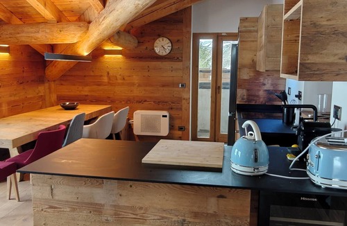 Cervinia Apartment | Villa Les Clochards Luxury ski-in/ski-out apartments, SPA, Matterhorn view, wifi