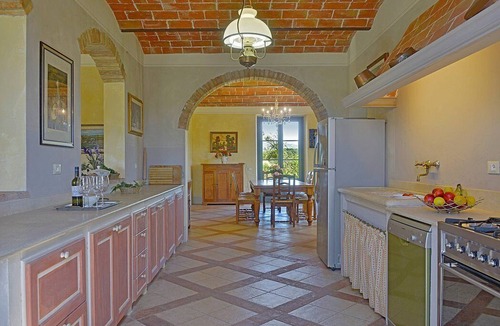Bibbona Villa | Villa Rosapesca: A characteristic and welcoming two-story villa located on top of a small hill, with Free WI-FI.