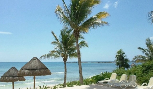 10 STEPS OFF THE BEACH! "PERFECT!" IS A COMMON REVIEW OF OUR GORGEOUS 3BR/3.5BA in Puerto Aventuras