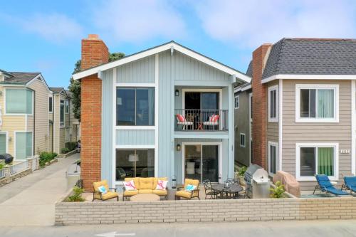 2 Bedroom Home on the Beach with Ocean View in Newport Beach