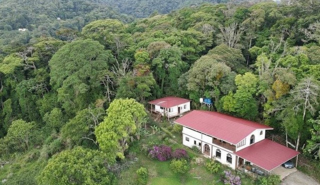 2 Story, 6-bedroom home with beautiful views! 1 mile from Cloud Forest Park in Monteverde