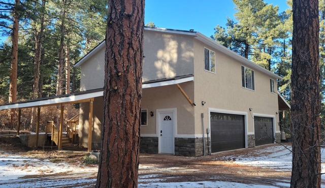 21 Acre Paradise-sleeps 11 in wooded wonderland in Rye