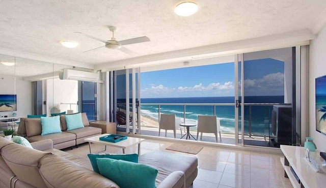 24B Peninsula Stylish Apt with Beach Views Surfers in Surfers Paradise