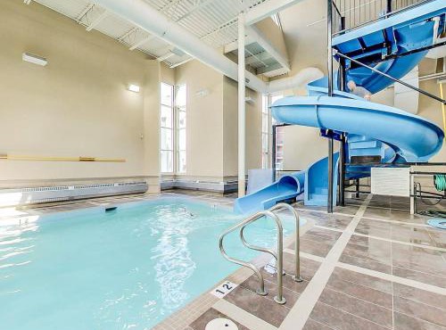 2BR Scenic Rockies Retreat BBQ Hot Tub and Pool in Canmore
