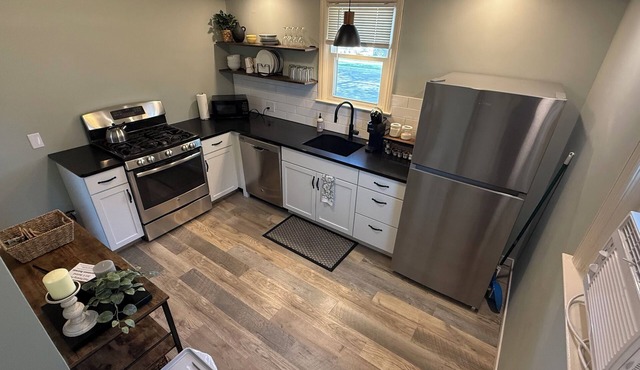 3 bedroom 2 bath, newly rennovated, modern Downtown Retreat in Monroe in Monroe