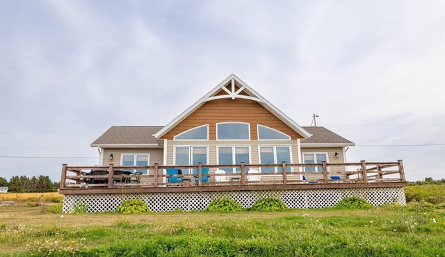 3-Bedroom Cavendish Oceanfront Cottage - Located inside National Park in North Rustico