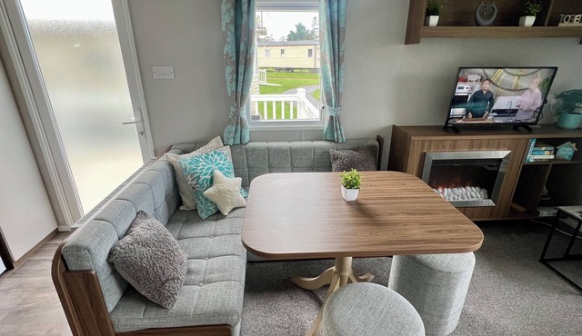 3-bedroom luxury tiny home with WiFi in Longniddry